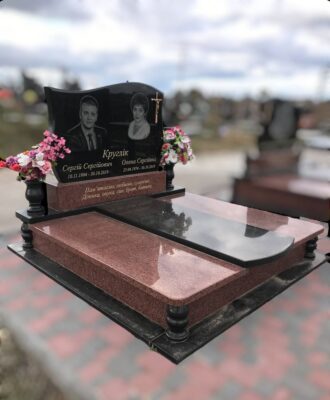 Подвійні пам'ятники на могилу
